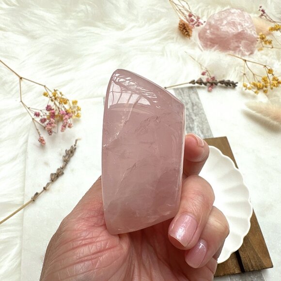 Beautiful Small Rose Quartz Heart Bowl/Dish - Picture 5 of 5